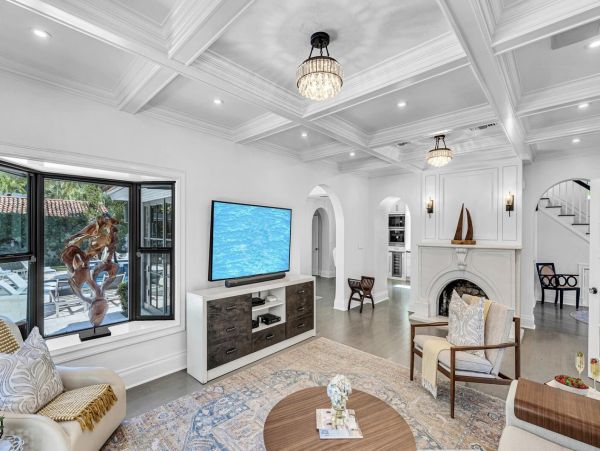 Luxurious 4-Bedroom Retreat Near Las Olas Blvd with Heated Pool